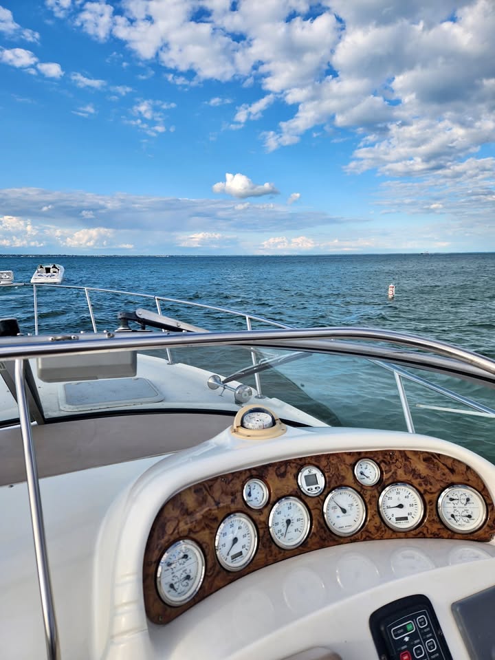 2005 Larson 330 cabrio for sale in Lake Orion, MI