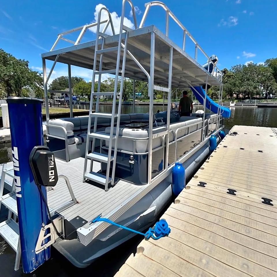 1998 Crest cbbym for sale in New Port Richey, FL