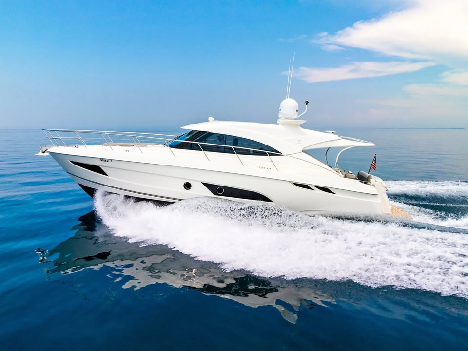 2019 Riviera 4800 sport yacht for sale in Winthrop Harbor, IL