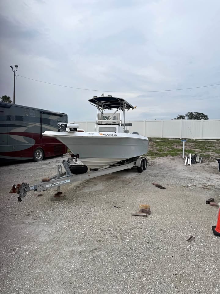 1993 Sea Ray Laguna 25-foot center-console fishing boat with twin 2015 Yamaha F200 four-stroke outbo for sale in Ruskin, FL