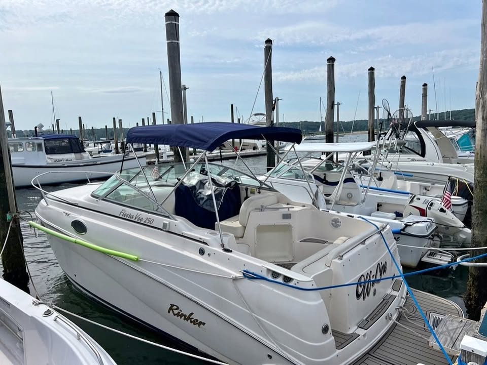 2004 Rinker fiesta vee 250 for sale in Port Jefferson, NY