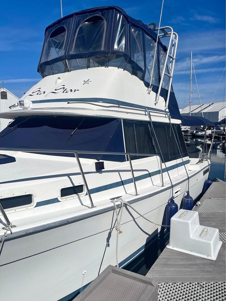 1985 32 Bayliner. Tacoma, WA for sale in Tacoma, WA