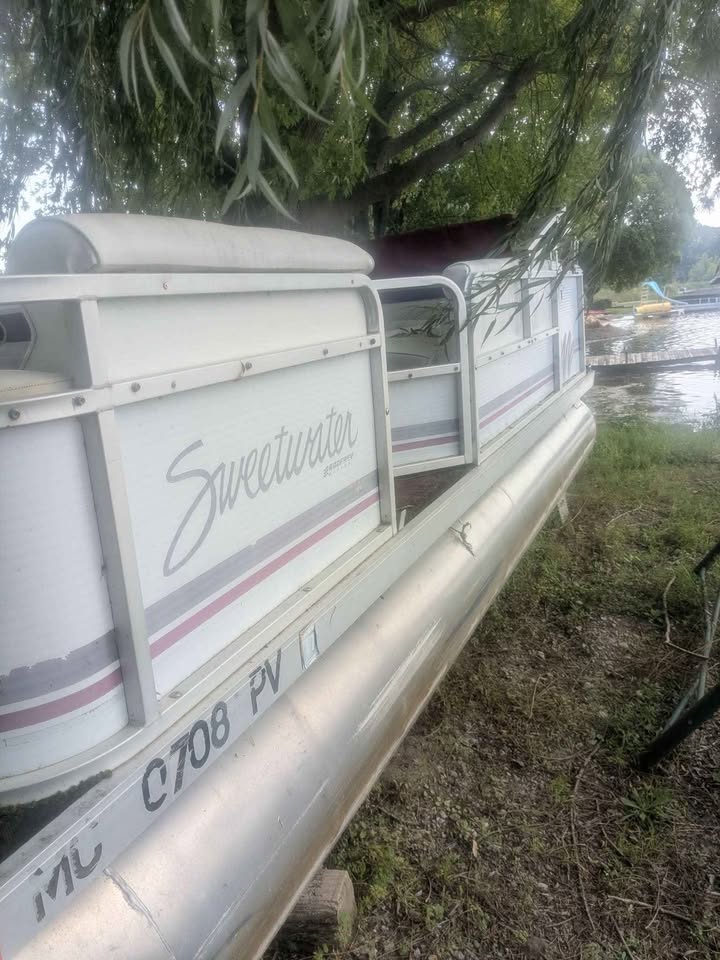 Pontoon boat Make reasonable offer for sale in Howell, MI