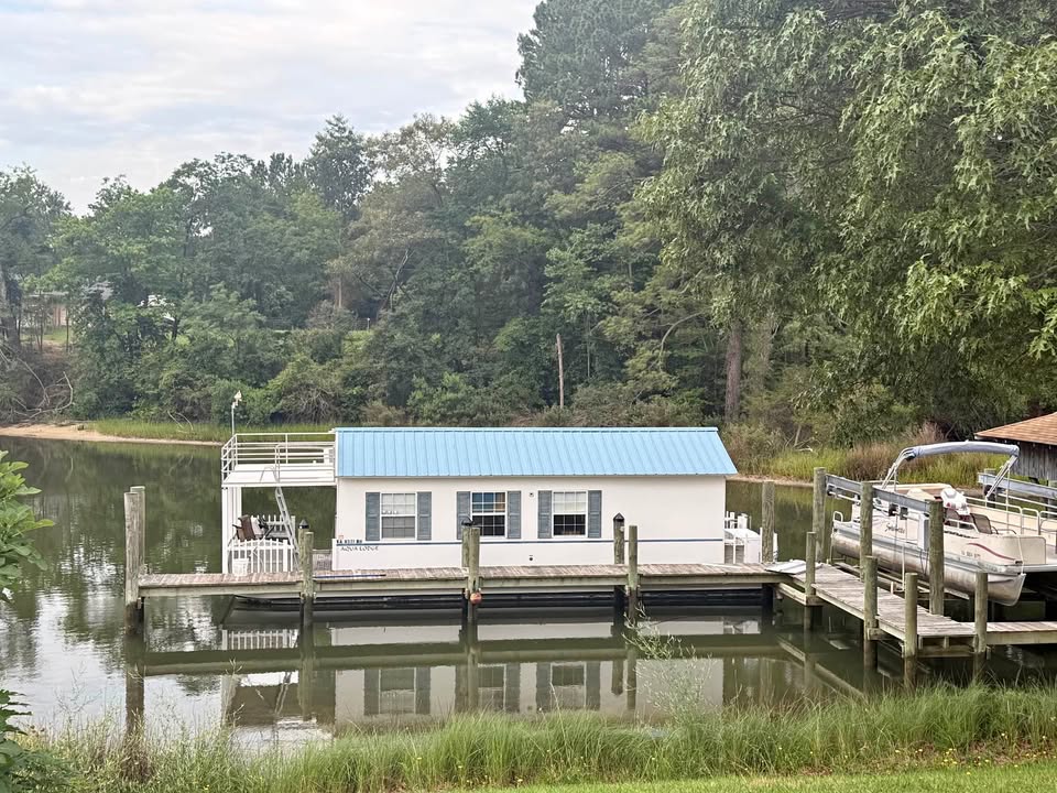 Aqua Lodge catamaran houseboat 40 foot for sale in Callao, VA