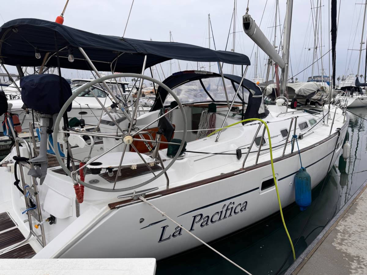 $119,990 – 2004 Beneteau 423 – 2-Cabin Owner’s Version, Low Hours (Dee for sale in Ventura County