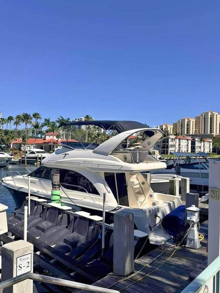 Meridian 381 Yachts Flybridge Sedan for sale in Miami, FL
