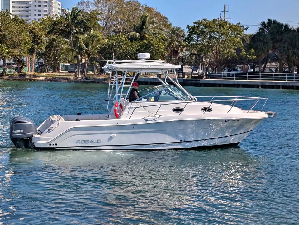 2014 Robalo 305 Walkaround for sale in Pompano Beach, FL