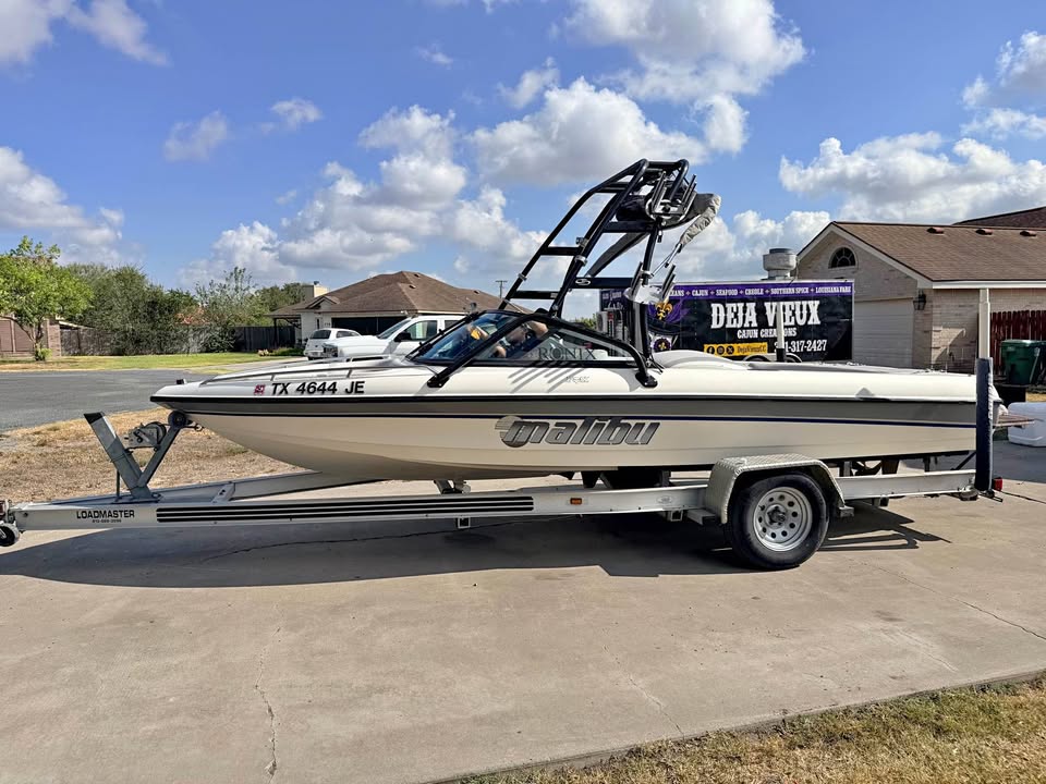 Ski boat for sale in Orange Grove, TX