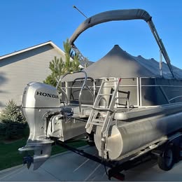 2019 Sweetwater pontoon SW2286C 2919 Trail-master trailer WBTH2451R Honda 90 horse motor BF90DK5LRTA for sale in Michigan Center, MI