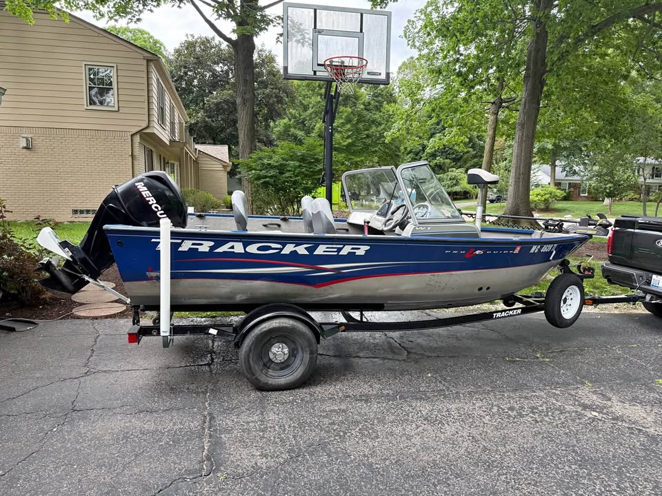 2011 Tracker pro v guide 16 for sale in Beverly Hills, MI