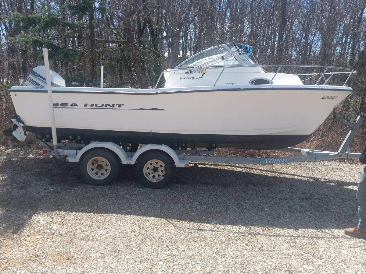 SEA HUNT REDUCED !WALKAROUND 22 RARE BOAT for sale in King George Virginia