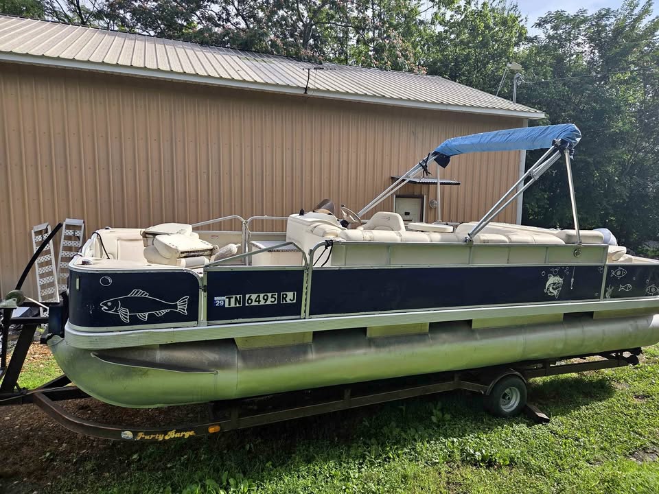 Pontoon boat for sale in Cumberland Furnace, TN