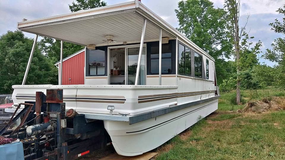 video added -2003 Catamaran Aqua Cruiser 12×46 with Hydraulic Trailer for sale in Cortland, OH
