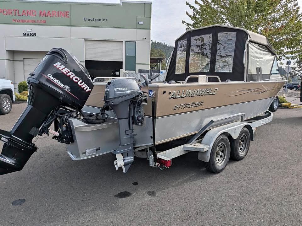 2013 22 ft Alumaweld intruder for sale in Beaverton, OR