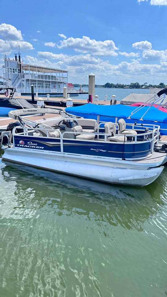 Sun tracker pontoon *OBO* for sale in Tavares, FL