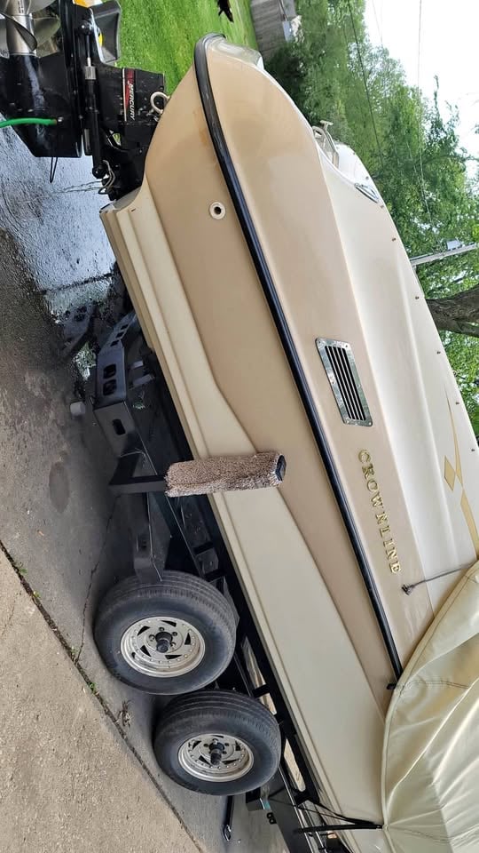 2001 crownline 266BR for sale in Pinckneyville, IL