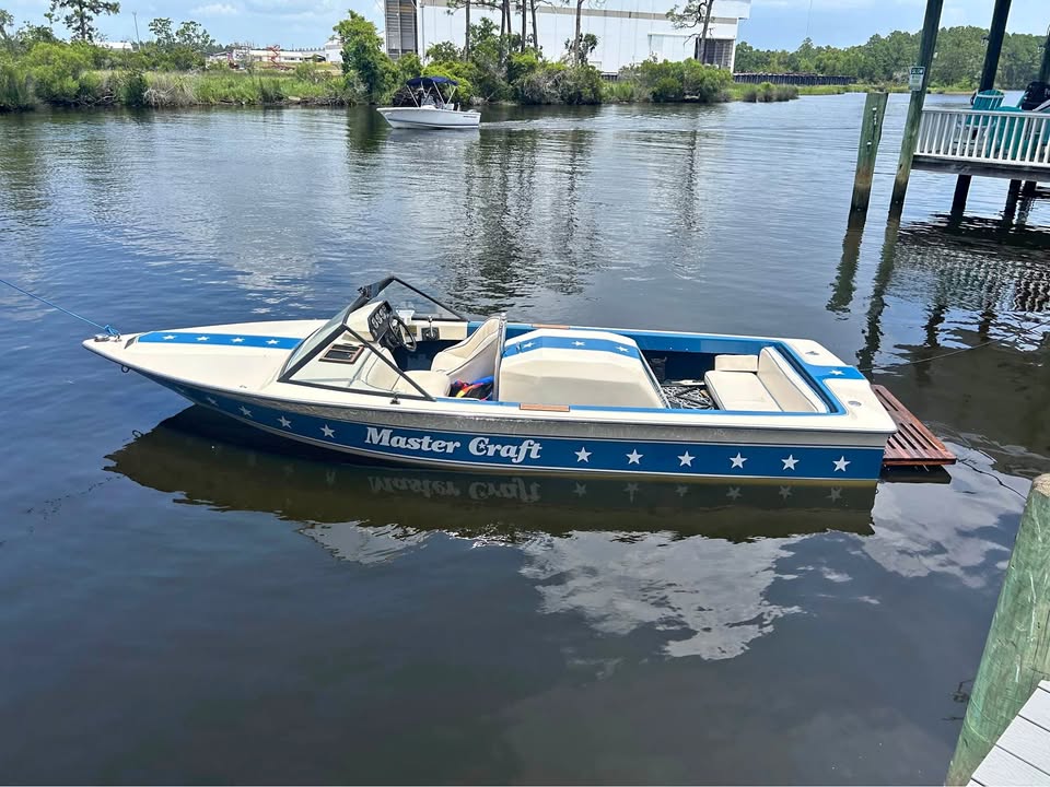 1985 Master Craft Stars and Stripes boat for sale in Gulfport, MS