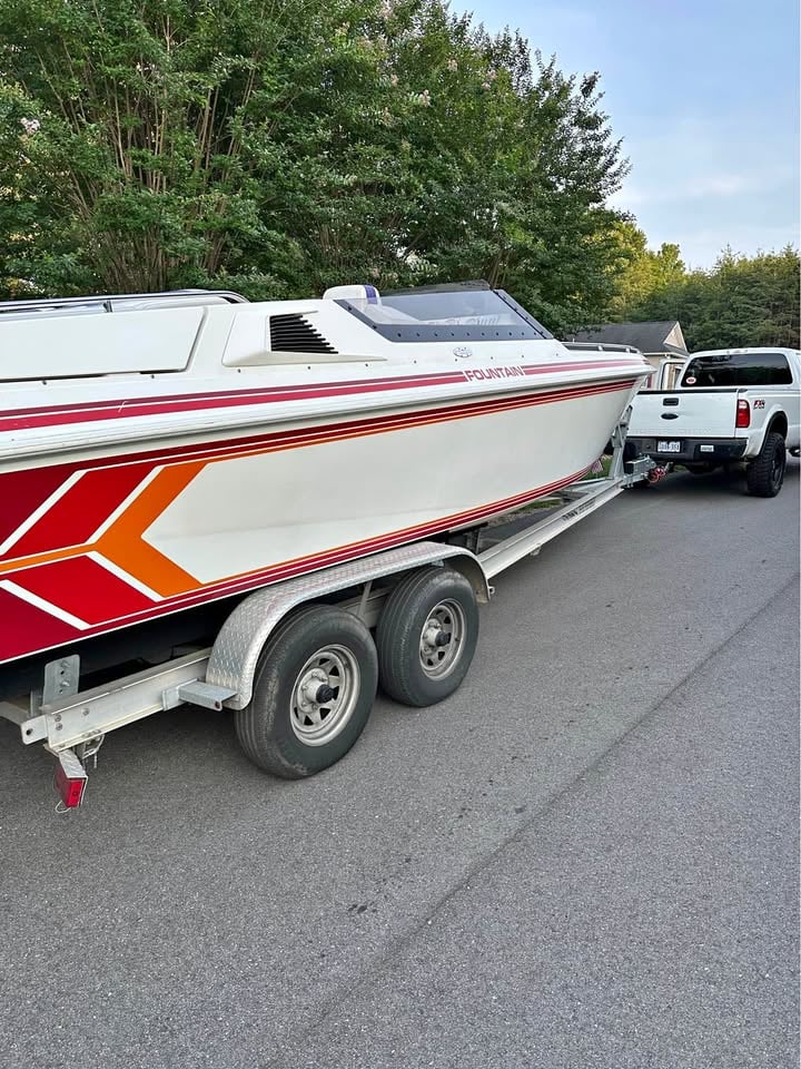1990 29’ FOUNTAIN FEVER for sale in Moneta, VA