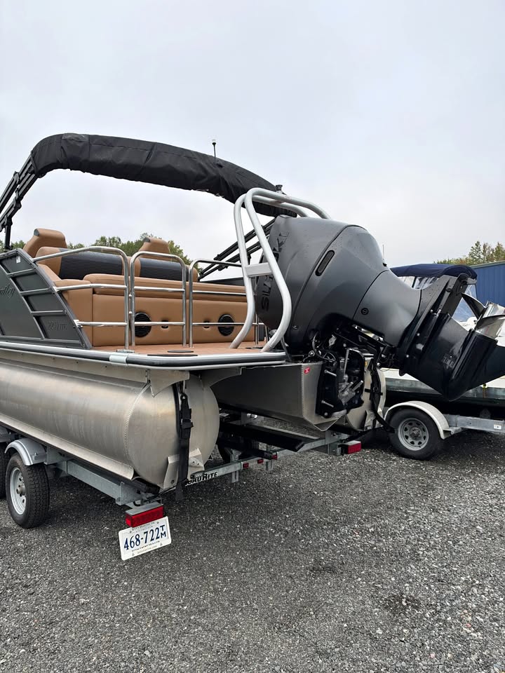 2025 Bentley 223 admiral elite swingback tritoon for sale in Reedville, VA