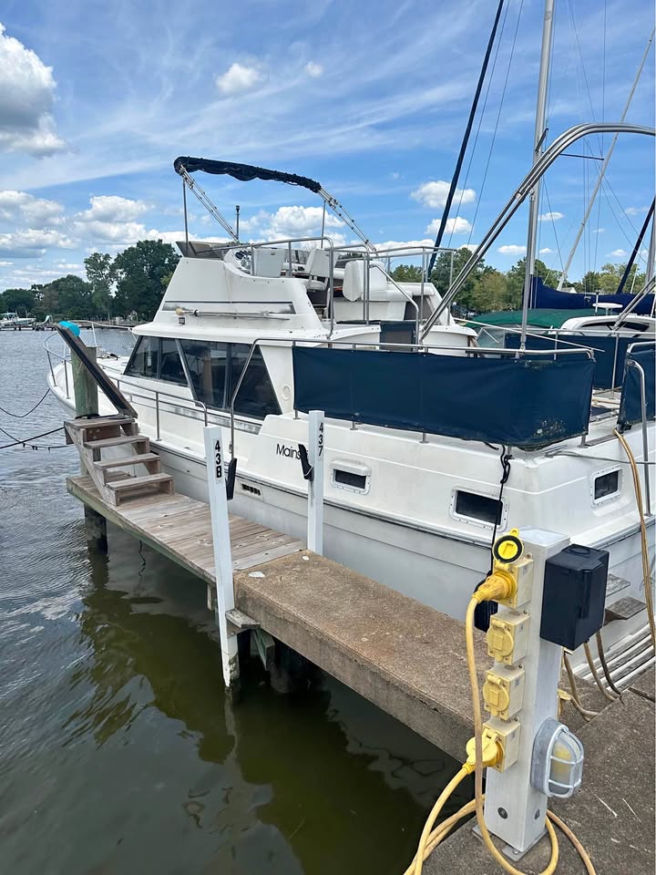 1987 Cabin motorboat Sea Ray Boats Inc for sale in Essex, MD