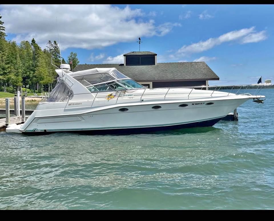 95 cruisers Yacht for sale in St Joseph, MI