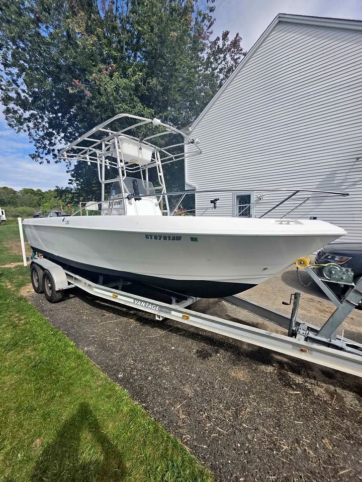 2001 prominent center console 22.5 ft sport for sale in Torrington, CT
