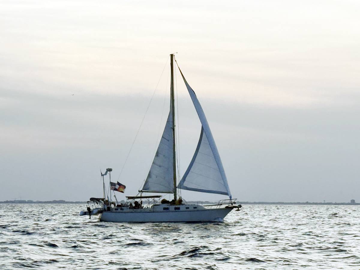 Turn key 1979 O'Day 37 mid cockpit sloop for sale in Key Largo