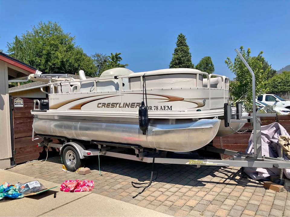 2005 Crestliner pontoon boat in great condition. 16 footer. for sale in Medford, OR