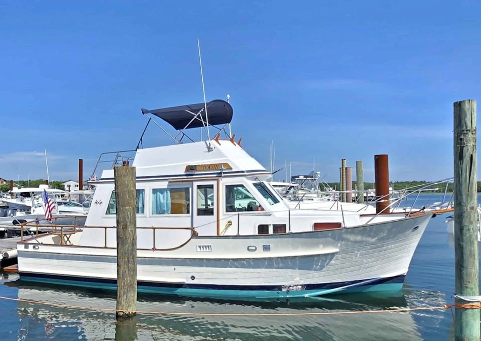 32' Island Gypsy Trawler - Twin Volvo Diesels (200hp Turbo TAMD41-A's) for sale in Mattapoisett, MA