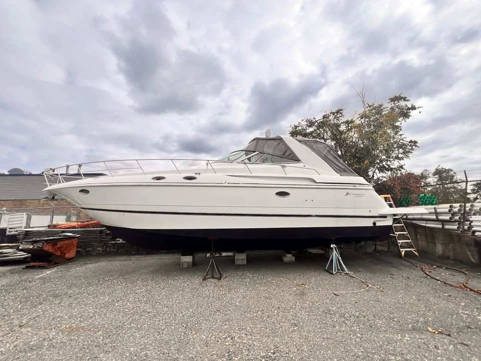 2001 Cruisers Yachts 3870 Express for sale in Huntington, NY