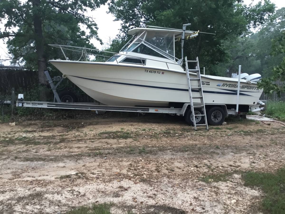 Boat Hydra sports 25ft 2Eng 150 Hp Take a Offer for sale in Cedar Creek Tx