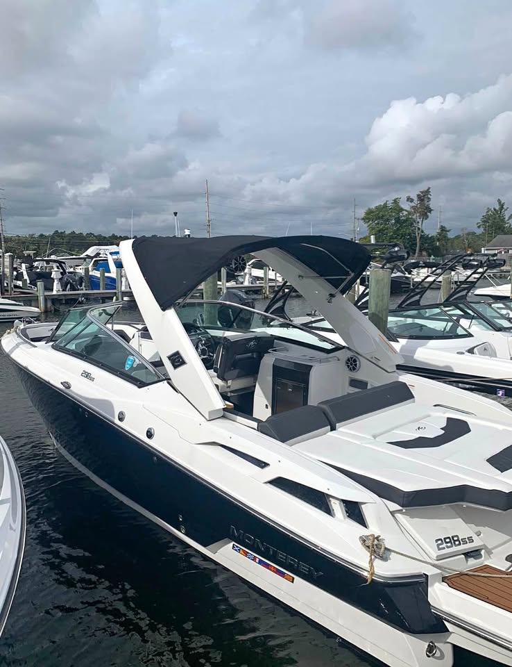 Monterey 2017 298 Boat for sale in Toms River, NJ