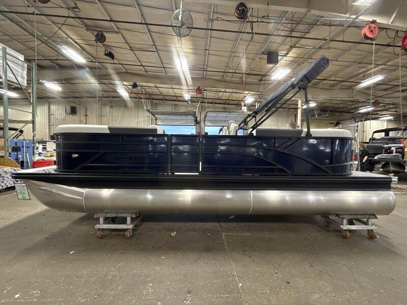 2027 Bennington 22ft Tritoon 22 SSB w/200hp Yamaha 4stroke for sale in Wolverine Lake, MI