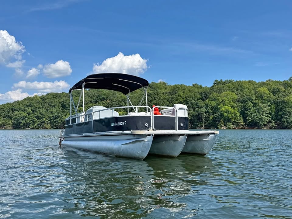 2011 Sundancer Yamaha 150, 24 feet tritoon with trailer yamaha 4st for sale in Charlotte, NC