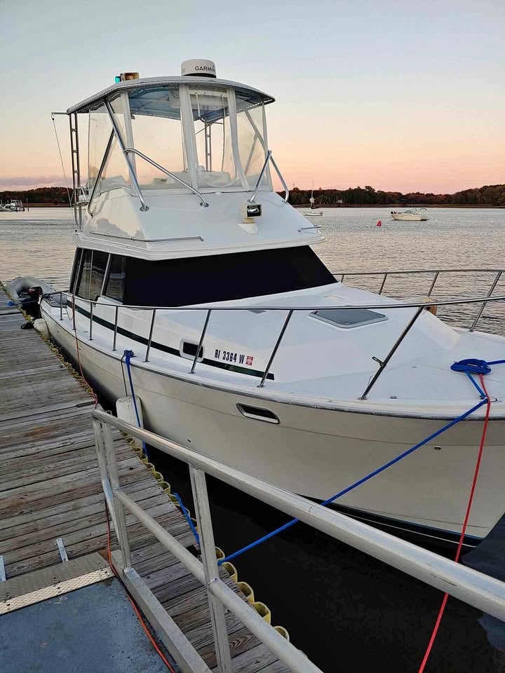 32 ft Bayliner motor yacht 1988 for sale in Swansea, MA