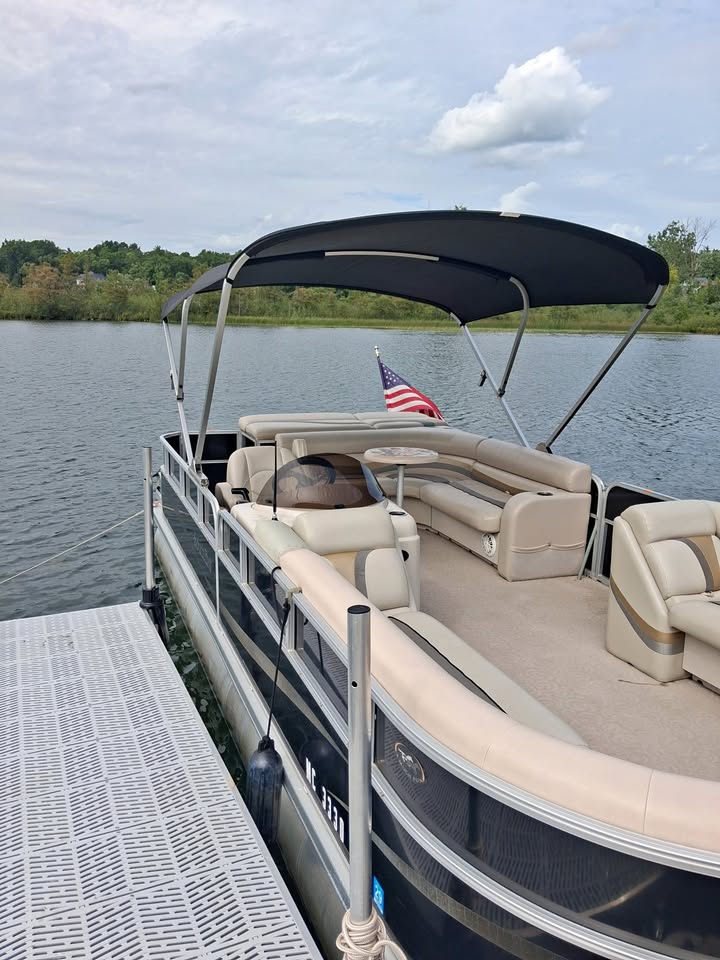2012 SOUTH BAY PONTOON BOAT 23 FT. 522 CR-- SPACIOUS!! for sale in Highland, MI