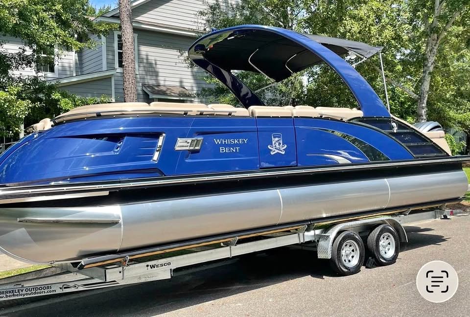 2021 Bennington QX25 swingback Tritoon Pontoon Boat with Yamaha 300 for sale in Summerville, SC