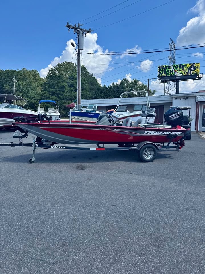 2017 TRACKER PRO TEAM 175 TXW BASS BOAT for sale in Clover, SC