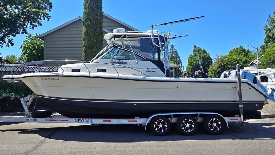 Upgraded Pursuit Offshore 2870 WA with New Repower twin Honda 250 sleeps 4 fishing boat tuna salmon for sale in Hillsboro, OR