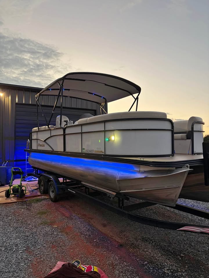 Manitou Tri-toon for sale in Chandler, OK