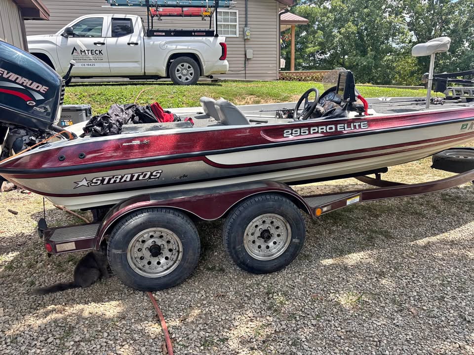 99 Stratos 295 pro elite bass boat for sale in West Liberty, KY