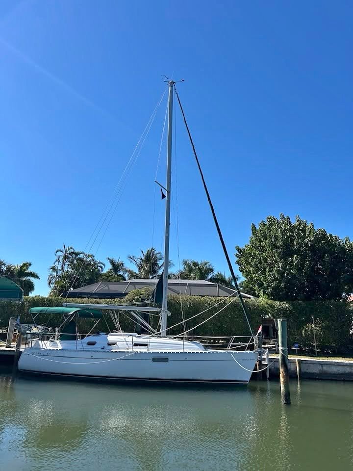 1999 Beneteau Oceanis 321 Sailboat for sale in Marco Island, FL