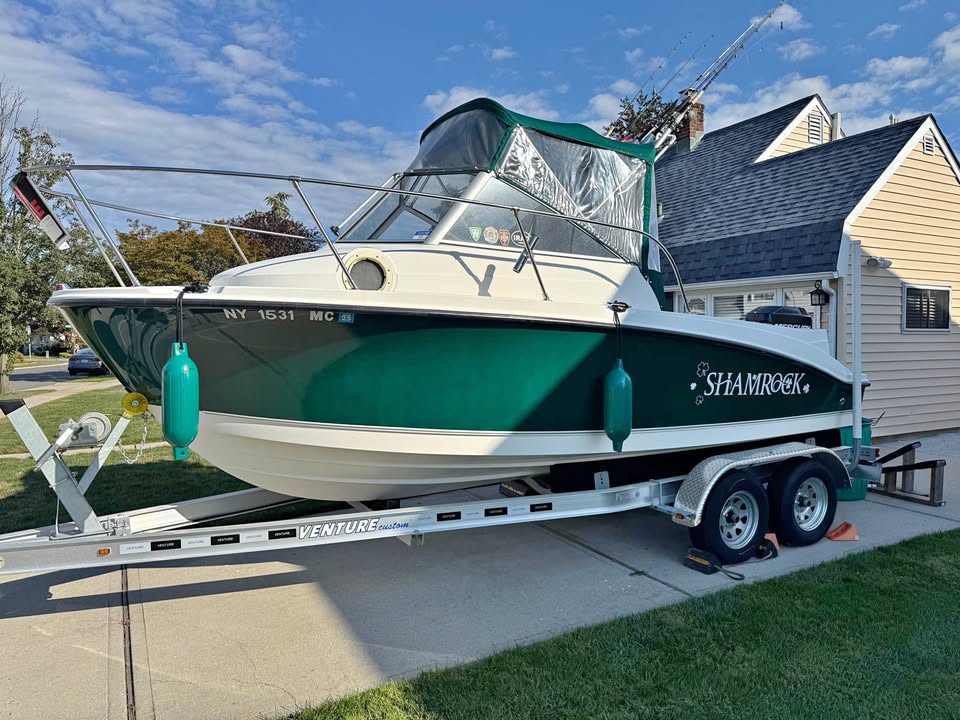 2005 trophy walk around 19 02W for sale in Levittown, NY