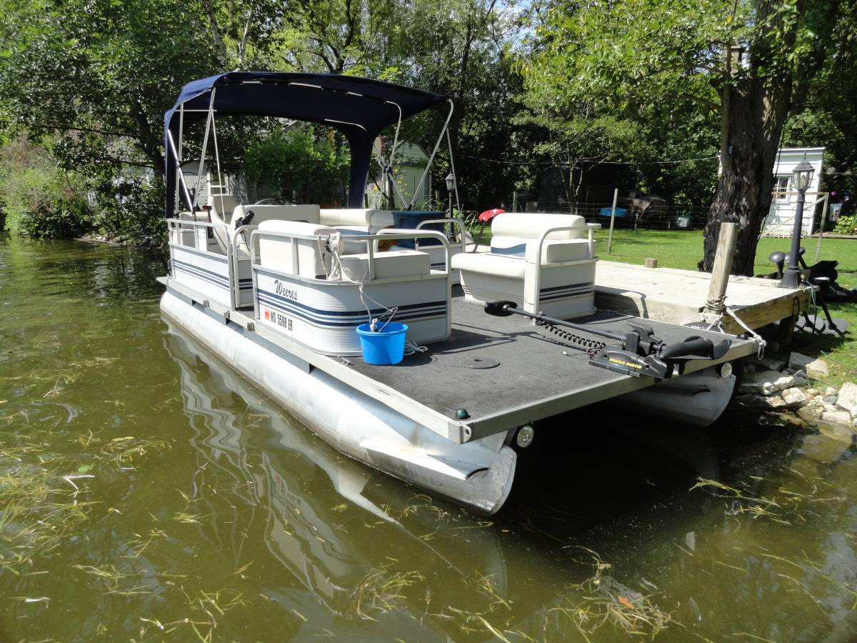 Pontoon, 20 Foot for sale in milwaukee