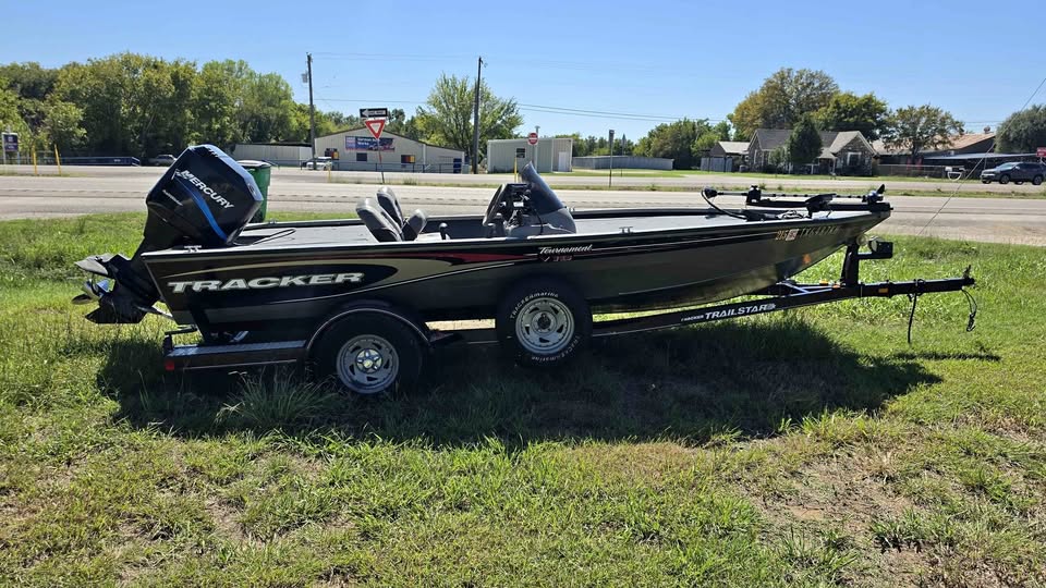 2005 Tracker Tournament V18 for sale in Gainesville, TX