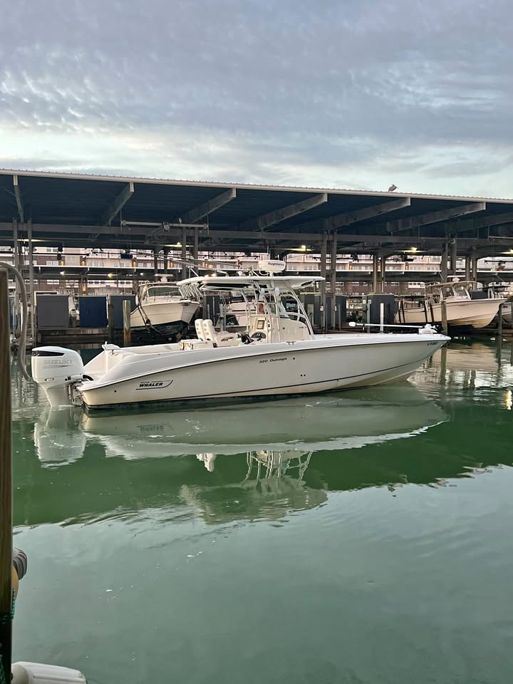 32' Boston Whaler Outrage for sale in Galveston, TX