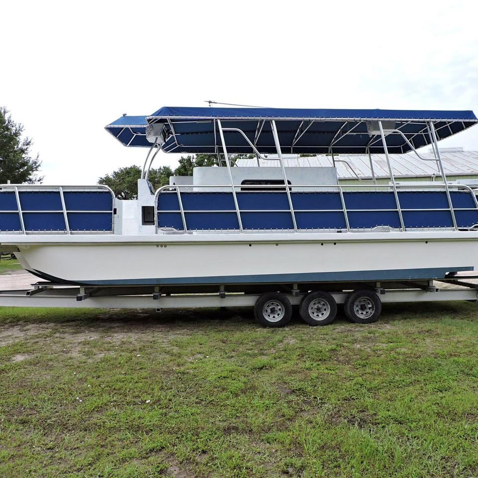 2019 Catamaran Coaches 32'X 11' Weekend Camper Twin 300 hp Suzukis for sale in Parrish, FL