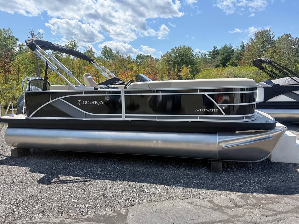 2027 Godfrey Sweetwater 2086 CSE Sport TRI TOON for sale in Hampstead, NH