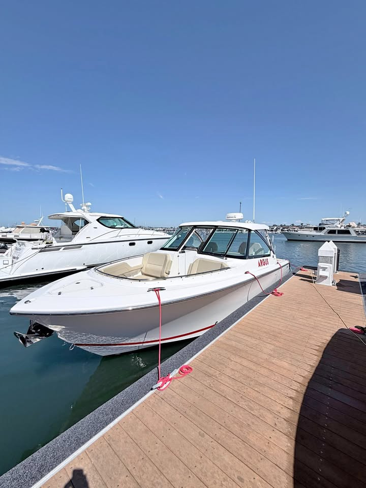 2018 Pursuit 325 dc for sale in Newport Beach, CA
