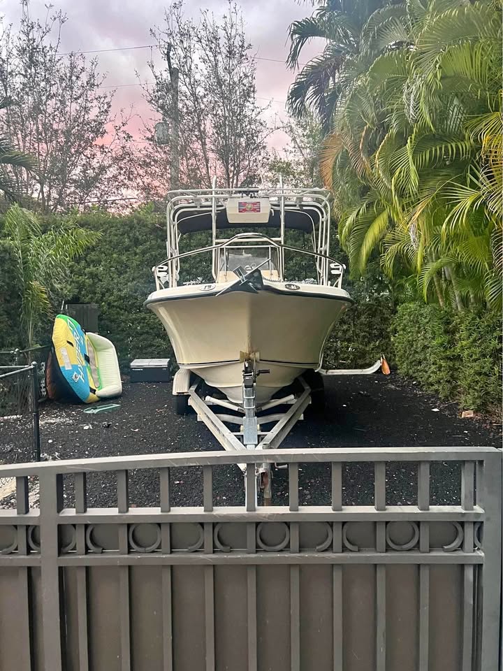 2004 Key West 225 bluewater center console for sale in Coral Gables, FL